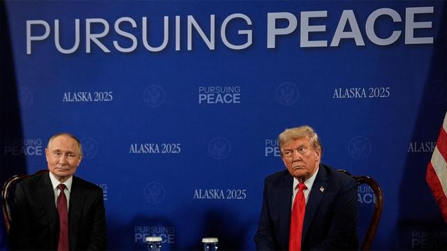 100%关税砸向中国？特朗普换打法了，欧盟打头阵，他坐收渔翁之利