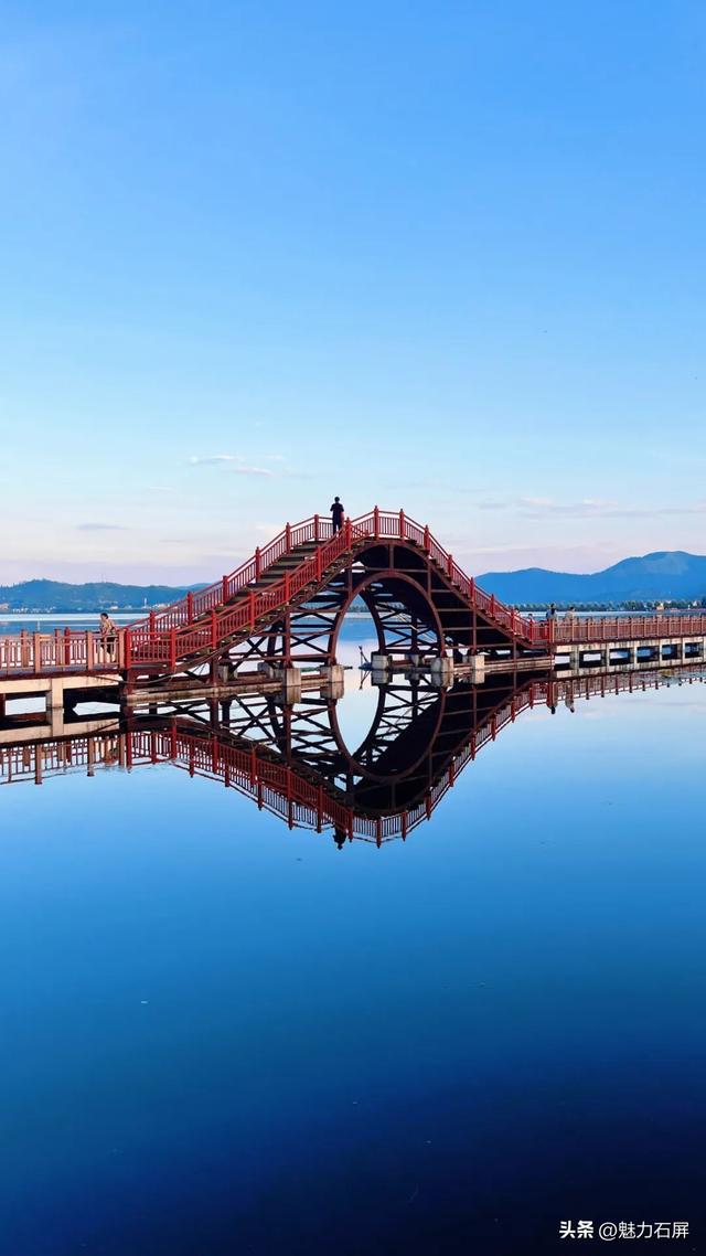 夏日里的异龙湖，邂逅石屏最美倒影🪞