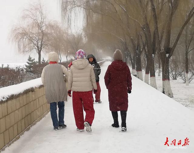 雪落平城！一场“认真的初雪”，给大同裹上冬日白纱～