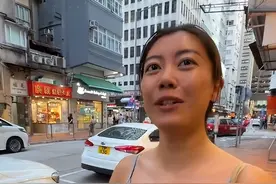 香港女子花400万买15平房子，晚上睡衣柜顶，客厅宽敞还有大阳台图片