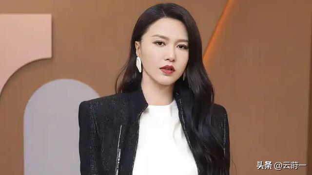 这次被央视“点名”的谭维维，暴露真实处境，原来刘欢当初没说谎