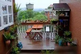 顶楼多出一露台，原来真的不一般，用心装修下漂亮又实用图片