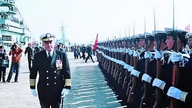 首次访华就不尊重我国？中国当场撤走仪仗队：摆正态度再来吧！