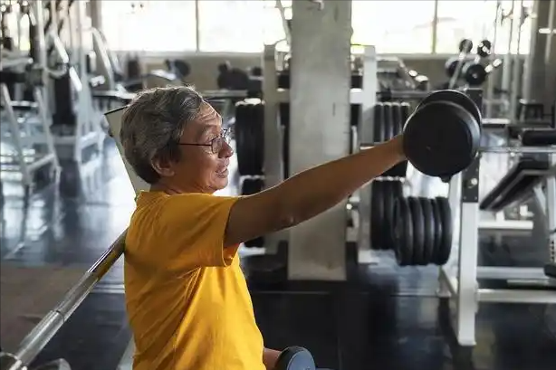 “经常锻炼”是错误的？医生含泪苦劝：过了70岁，锻炼牢记4不要