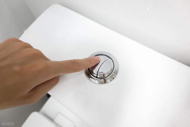 有没有前列腺炎，看喝水就知？患前列腺炎的人，喝水后或有4症状