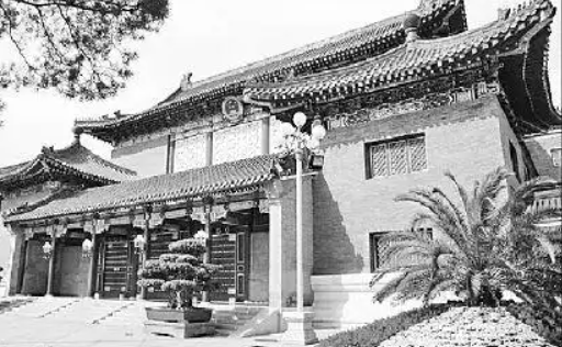 9岁男孩独闯北京，称毛主席是他外公，毛主席大笑：拿100元送回家