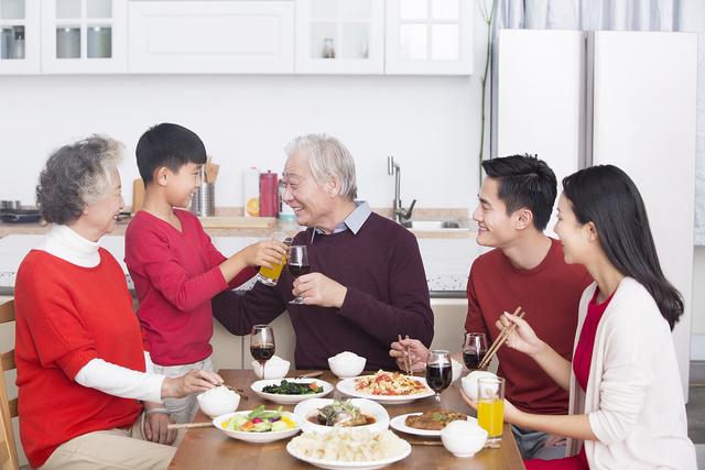 中国式父母的难题：不是给不起，而是怕放手成了后悔。