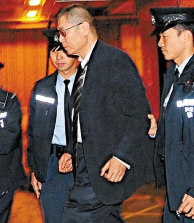 三婚娶小37岁徒弟，81岁生女，84岁生儿，如今住美国豪宅好不惬意