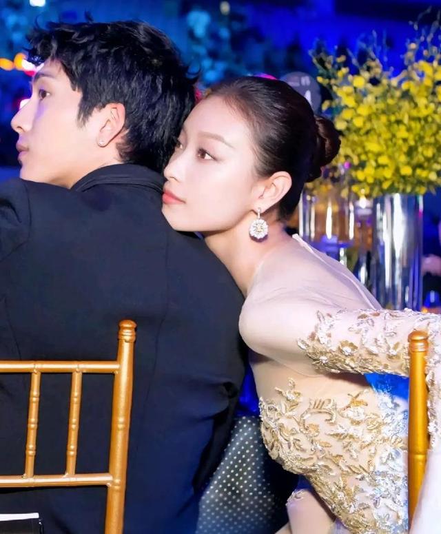 倪妮马思纯欧阳娜娜等众星红毯造型