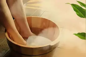 天天用热水泡脚，到底“养生”还是“伤身”？3类人要对泡脚说不图片