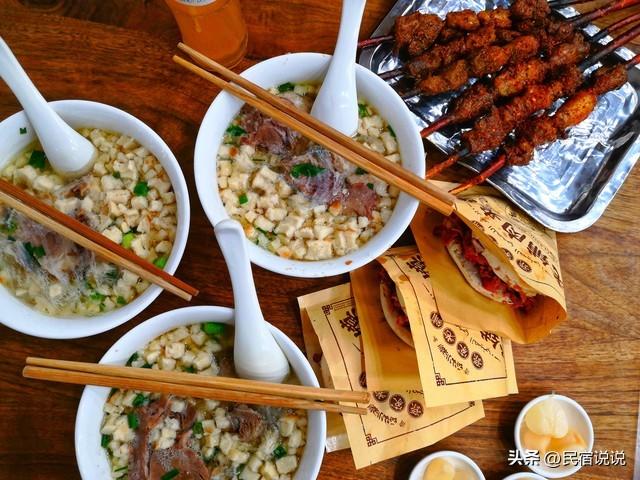 2月23日，“秦皇”开着公交带你看大雪中的西安十景。