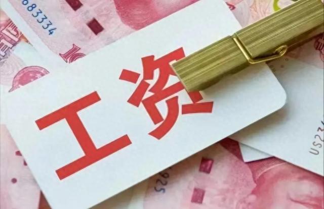 美女从不上班,每天躺在家里就有钱,民警:她家起码有几千万现金