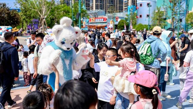 “人气”和“口碑”双丰收！郑州海昌海洋公园五一客流火爆，文旅消费热力升腾