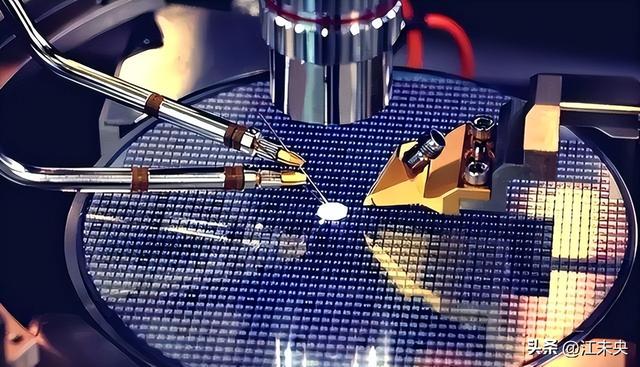 荷兰强抢中国企业，中国出手反击，芯片出口一刀切，欧美崩溃了