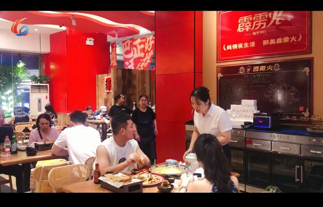 燃视点：打卡新韵重庆之旅！城市地标特色美食吸引八方游客