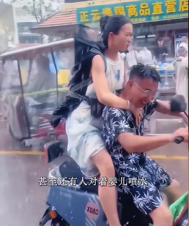 滚出中国！云南泼水节炸出一群“男流氓”，当众扒衣喷私处太龌龊