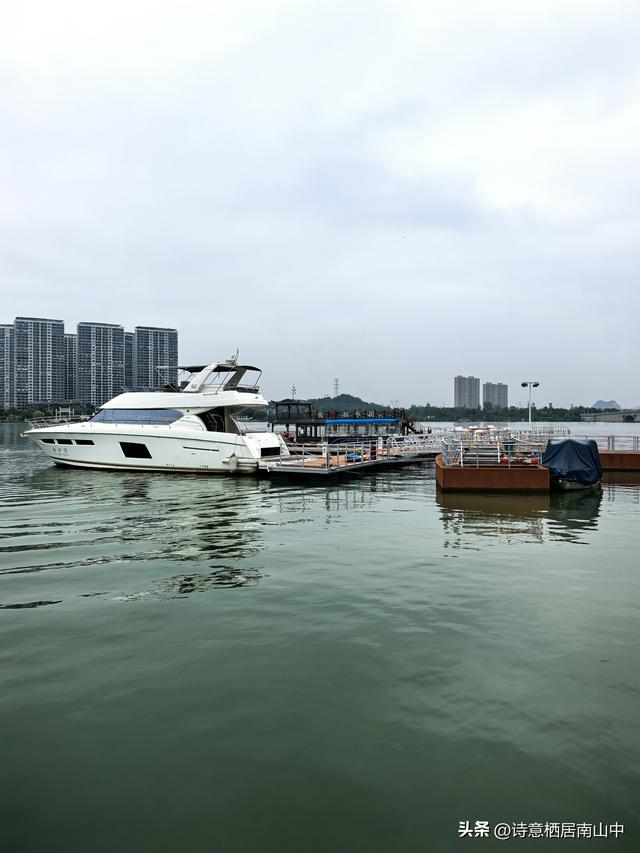 现在越来越流行一种休闲度假游，轻松惬意，拒绝东奔西走！