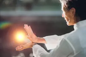 手上有个“不老神穴”！每天揉50下，阳气升了，人年轻了，身体更棒了图片