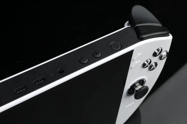 配备长江存储PC411 SSD、畅玩《黑神话：悟空》！联想拯救者Legion Go S游戏掌机体验