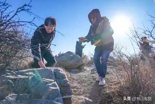 驴友立大功！北京深山惊现1800年界碑，这三个字改写历史