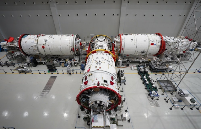 神舟二十一号出征！美媒狂飙式转发，这是中国实力，太空母港来了