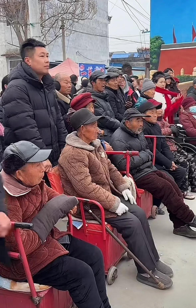 吴承言天坛大功告成！有多真？顺着台阶想走进大门头撞墙上那么真