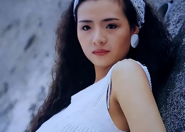 她被称为“香港第一波霸”，与男友同居26年，没想到如今竟成这样