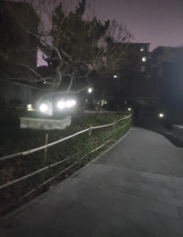 《2025年12月5日傍晚游西安红色回坊之地“莲湖公园”即景留影》