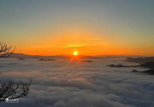 云海之巅,仙境人间:天水白音山邀你共赴流光之约