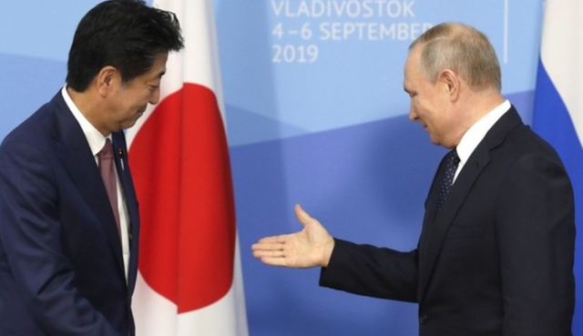 日本最害怕的事，还是发生了，绍伊古当着王毅的面，狠话又说一遍