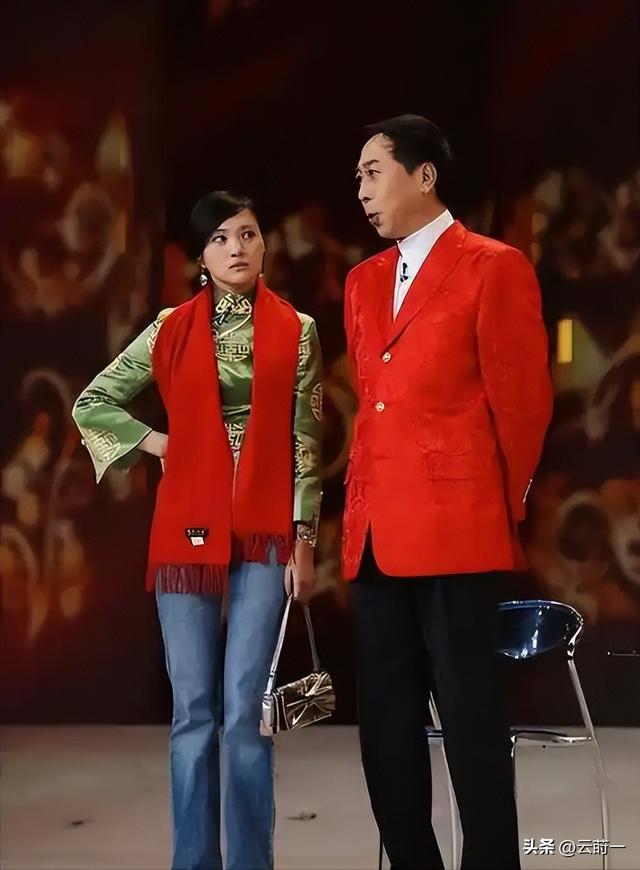 她是冯巩御用老婆，连登五年春晚后精神失常，如今50岁的她怎样了