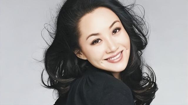 她一生 “风流成性、老少通吃	”，撩汉无数	，现如今56岁却依旧单身