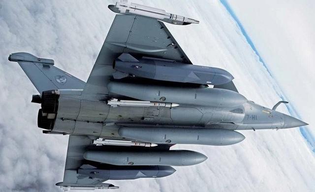 “阵风”惨败歼-10C，美国失算，阿联酋拒交保护费，或购歼-35？