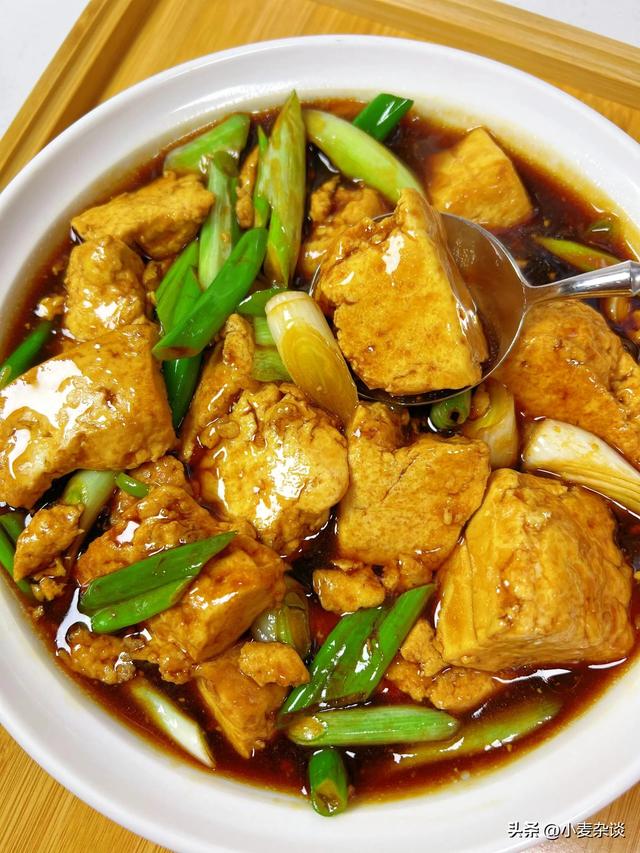 自带“黄体酮”的食物，建议45岁后，隔天吃一次，皮肤水嫩气色好
