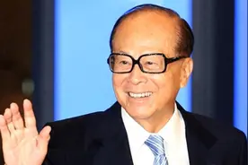 李嘉诚在内地地位多高？一句话就让省长去做事，对方也只能笑笑图片