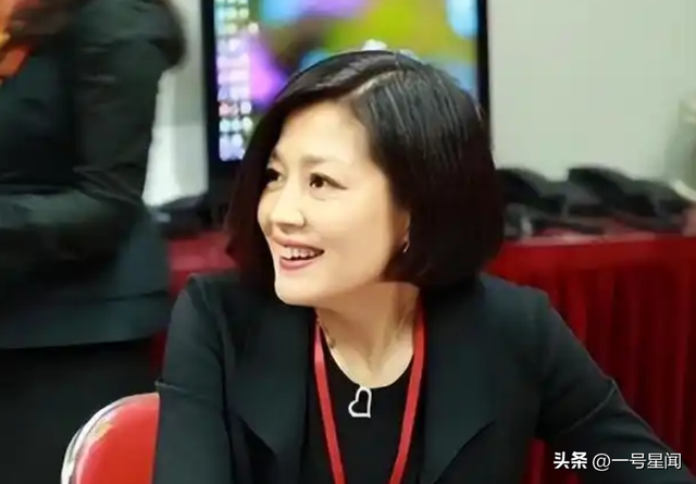 看破不说破	，李咏美国下葬7年后，带着女儿的哈文走了姜昆老路