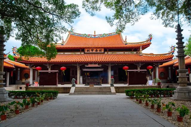 福建深秋封神路线！红叶燃山、银杏铺金，古寺藏着最暖秋韵！