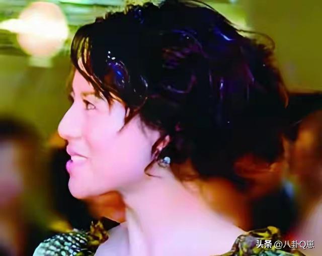 利用美色4年借了17亿，住豪宅过奢侈生活的顾春芳，如今过得怎样