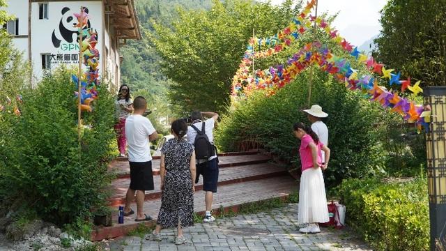 在雅安宝兴避暑：徜徉山水 舞动锅庄
