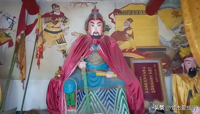参观新密北宋名将杨业祠，祠内石人军士方阵堪称一绝