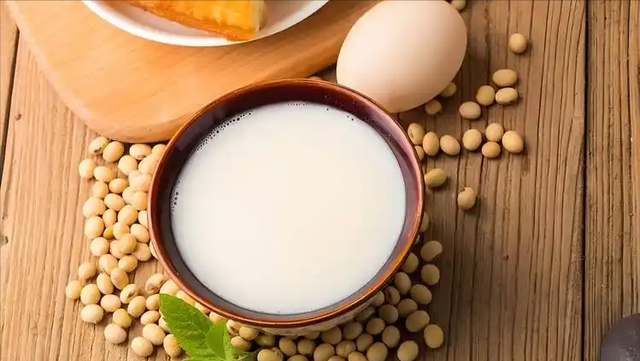 研究发现：每天喝豆浆的高血压患者，过不了多久，身体或有7变化