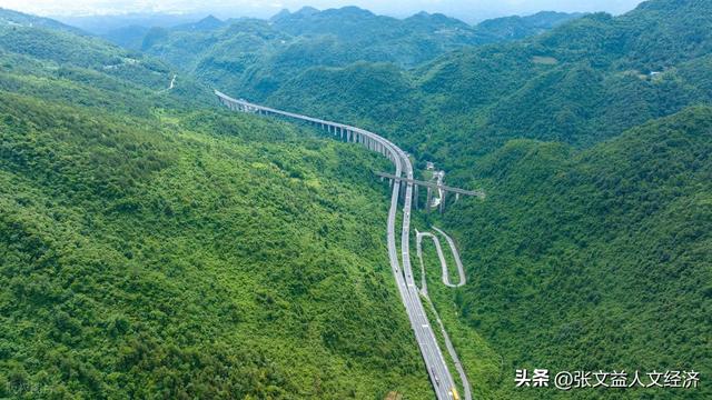 百年难修宜万铁路：每公里造价超青藏 2 倍，桥隧密布的奇迹