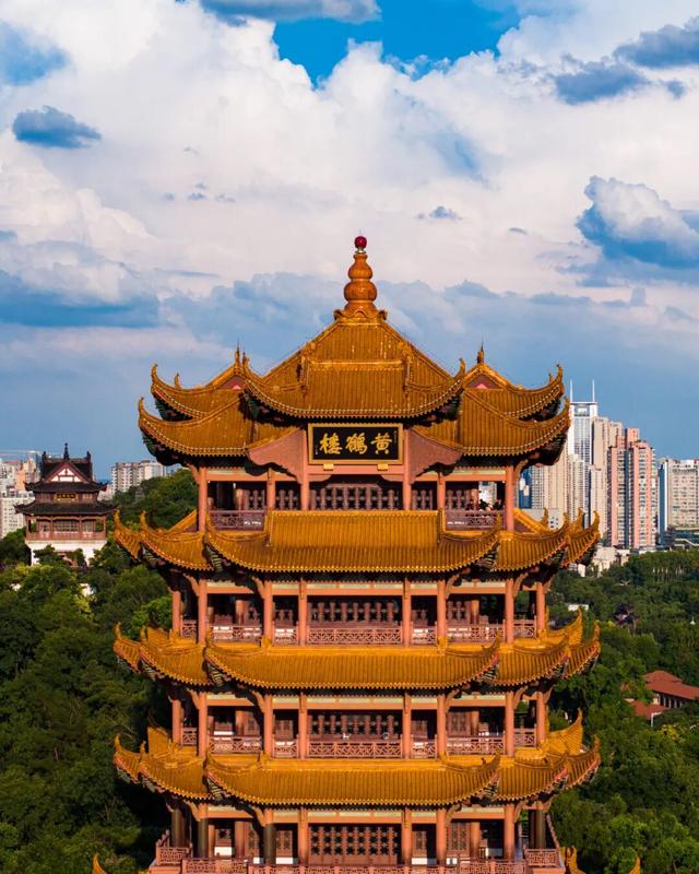 “夜上黄鹤楼”闪耀“我喜爱的湖北品牌”，荣膺银奖！