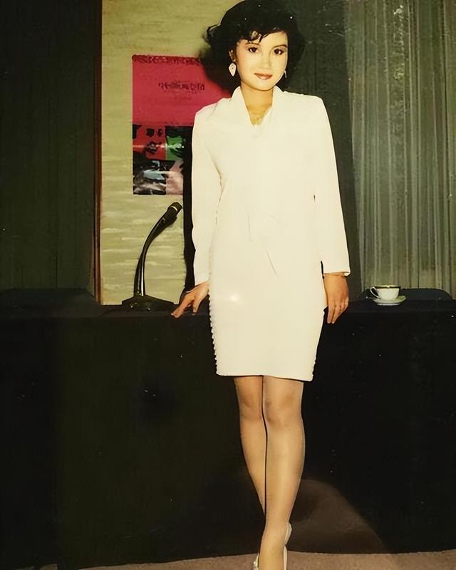 她11岁被导演看中	，与名导同居多年被抛弃，如今复出却无人问津