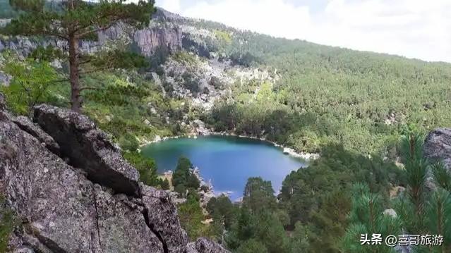 北国明珠镜泊湖：火山奇迹与红罗女传说的山水画卷