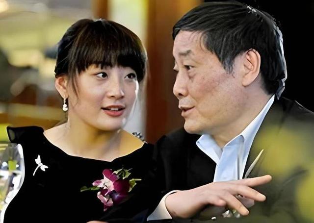 里子面子全丢了，看到宗馥莉如今的现状	，才明白宗庆后一点没说错