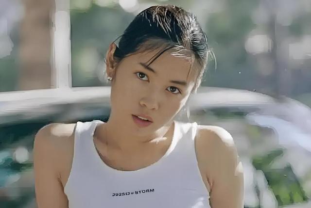她将黄渤吻到脸红，和导演同居10年结果被抛弃，今成“票房女王”