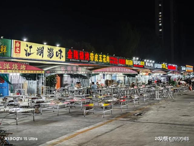 开封淄博双城记:现象级文旅名片的保鲜期,烧烤分化与武侠独秀