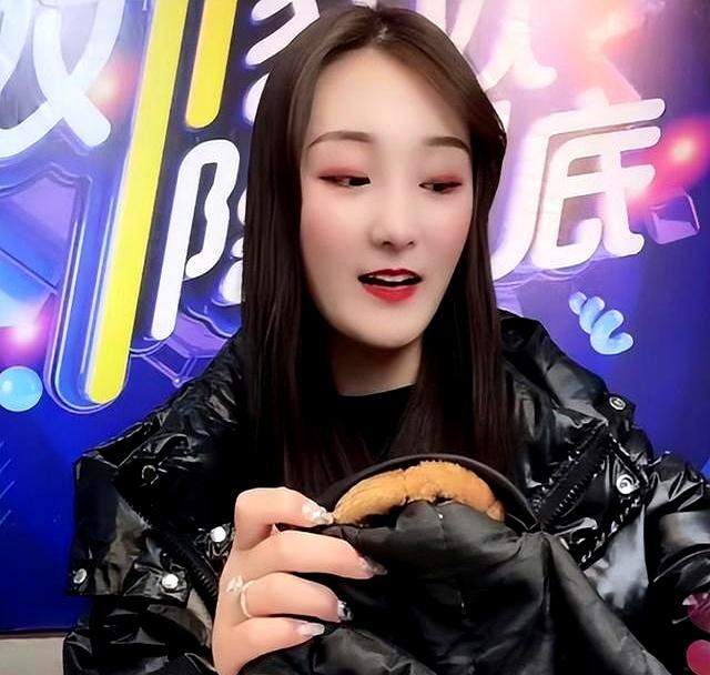 离婚四年后！大衣哥终于等来好消息，前儿媳陈亚男后悔莫及