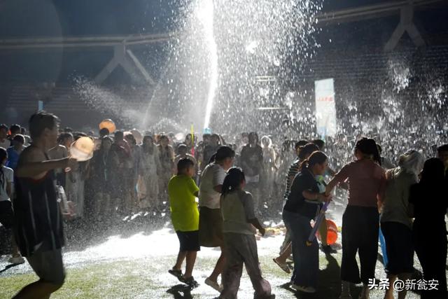 社区飙艺、泼水蹦迪！瓮安这场夏夜盛宴太燃啦